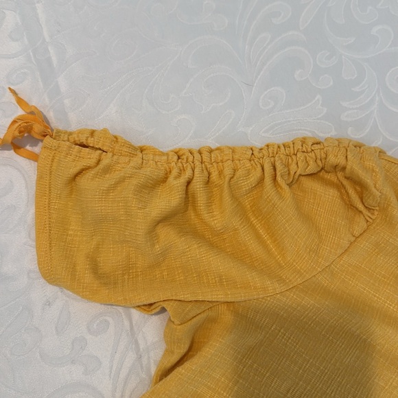 🌟3/$15🌟 Max Studio Ruched Sleeve Top. Size L. - Picture 3 of 12